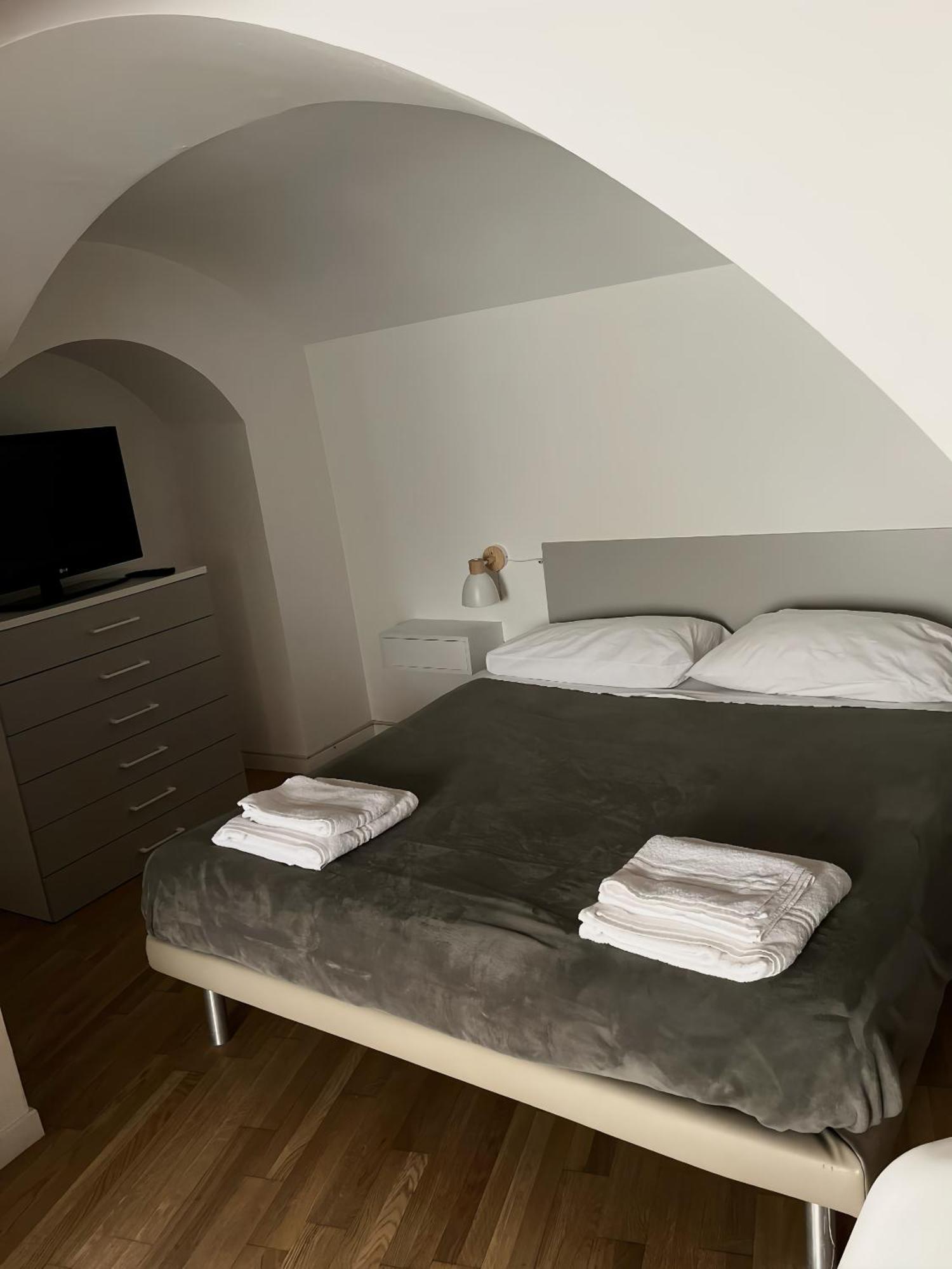Ground Stone Apartment บารี ภายนอก รูปภาพ